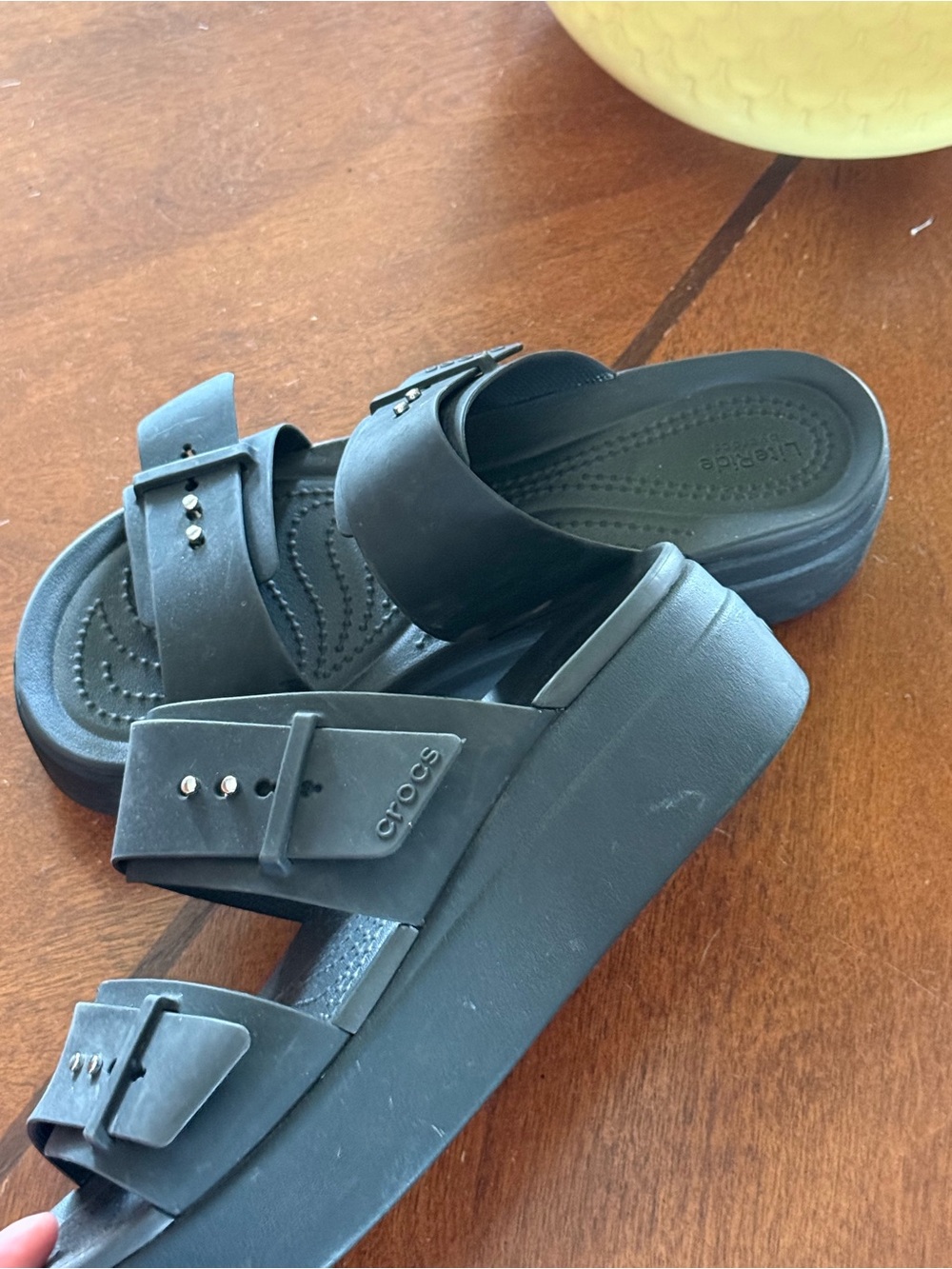 Crocs Brooklyn Buckle low wedge sandal - Picture 3 of 4
